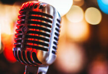 Abraham Jeronimo Villarreal Soto y el arte invisible detrás del doblaje latino Micrófono profesional para doblaje