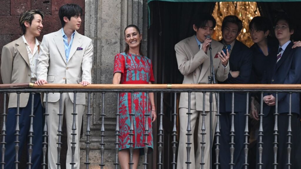 BTS-México-Saludo-Palacio Nacional