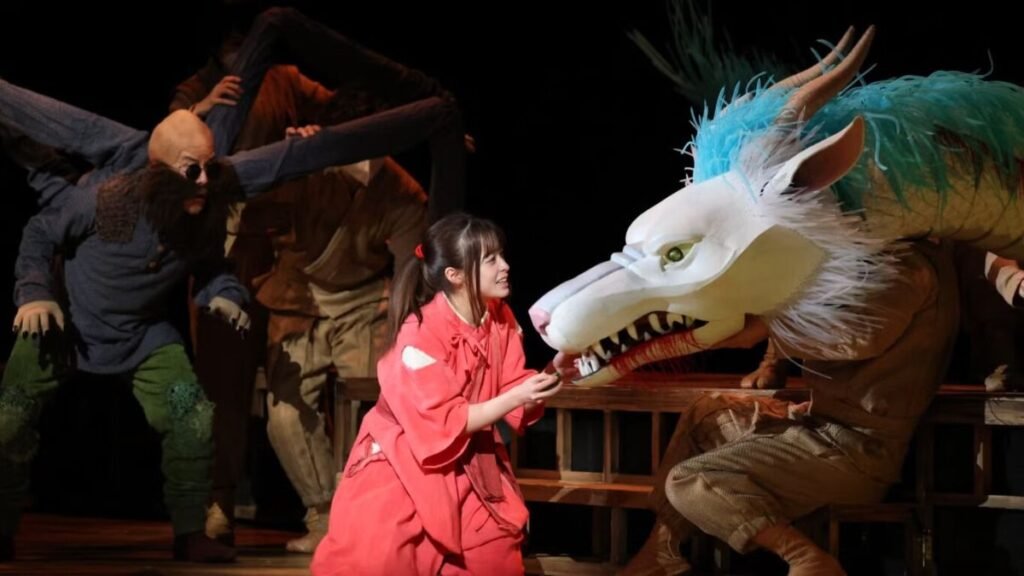 La aclamada obra de teatro de "El viaje de Chihiro" anuncia gira mundial El viaje de Chihiro-Obra de teatro